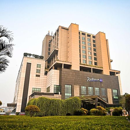 Radisson Blu Hotel New Delhi Paschim Vihar Экстерьер фото