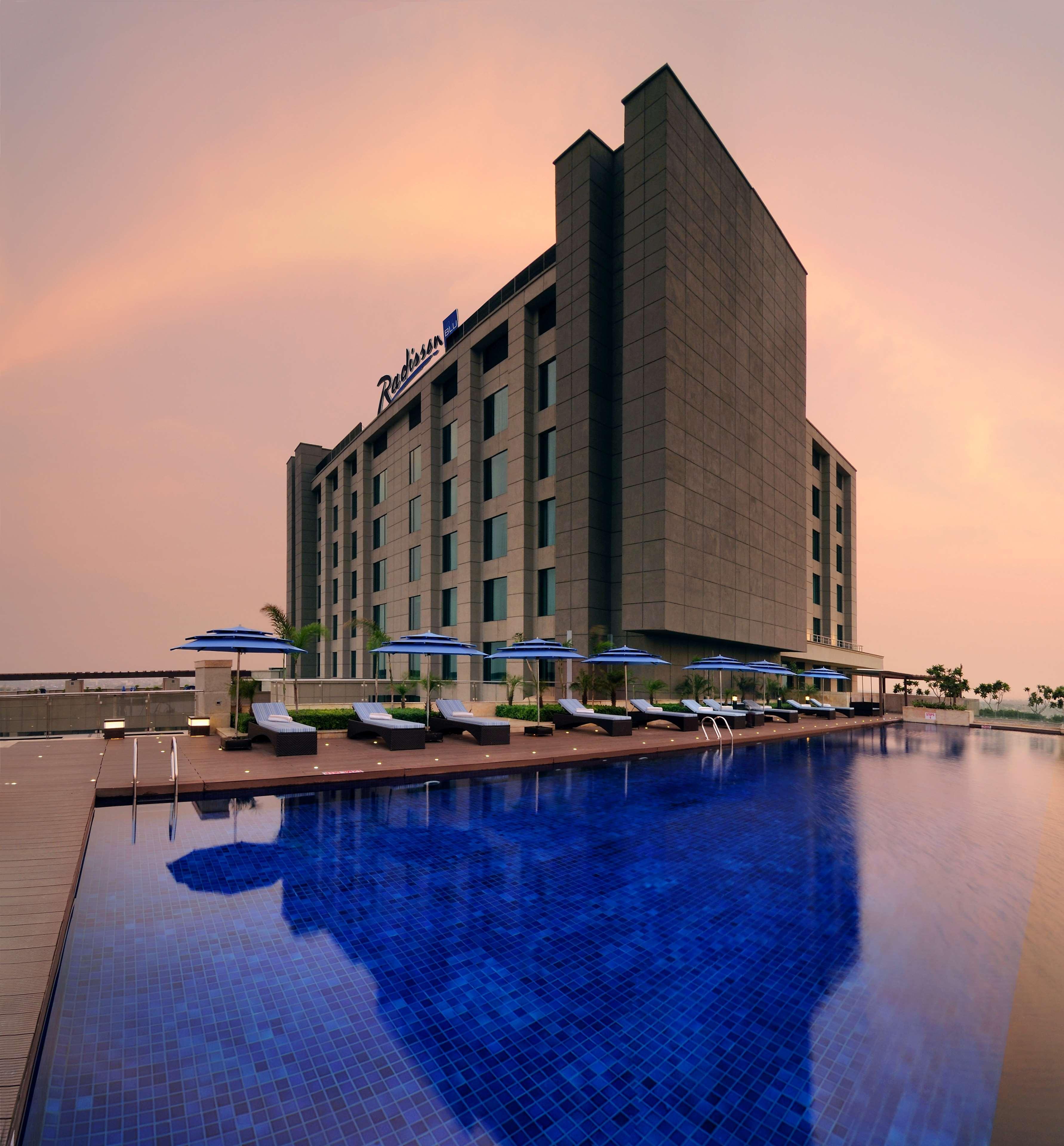 Radisson Blu Hotel New Delhi Paschim Vihar Экстерьер фото Radisson Blu Hotel, Hyderabad