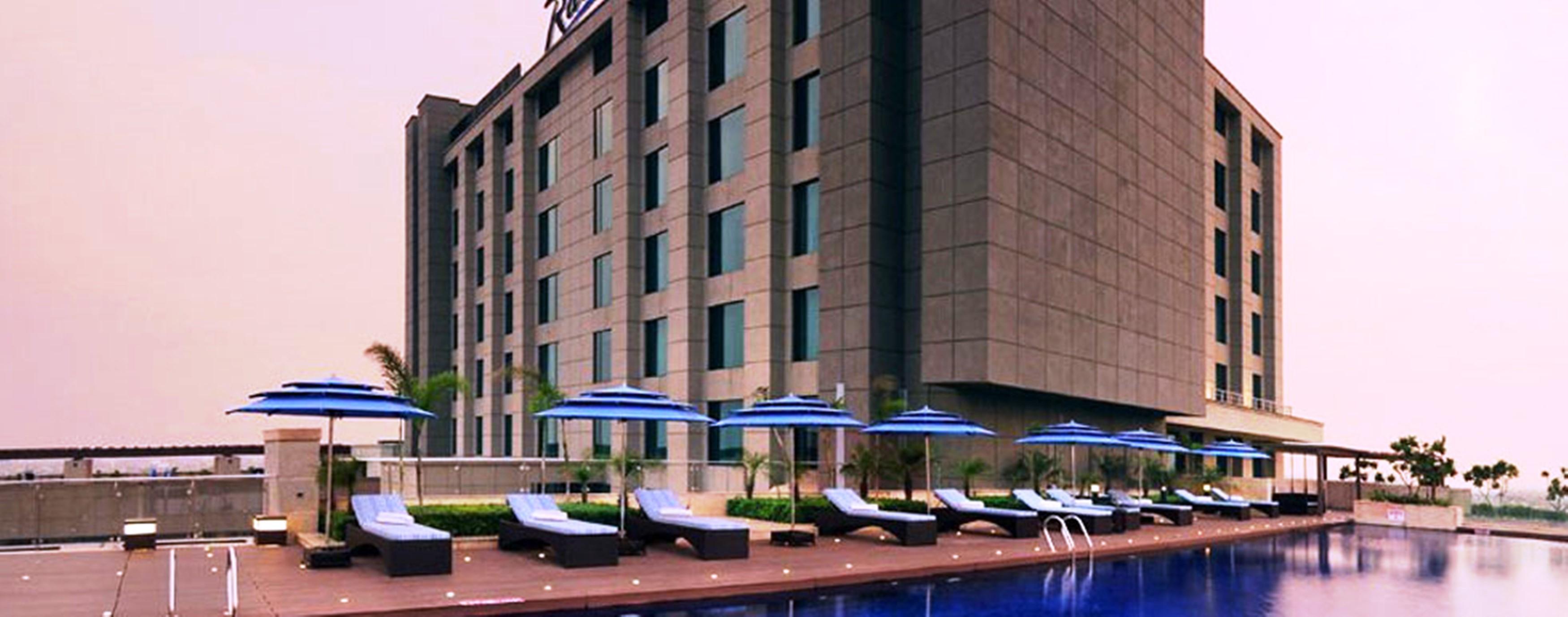 Radisson Blu Hotel New Delhi Paschim Vihar Экстерьер фото The Royal