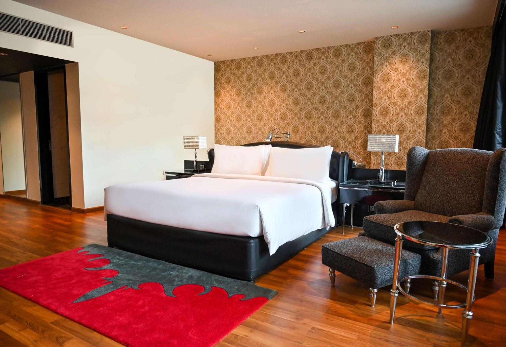 Radisson Blu Hotel New Delhi Paschim Vihar Экстерьер фото