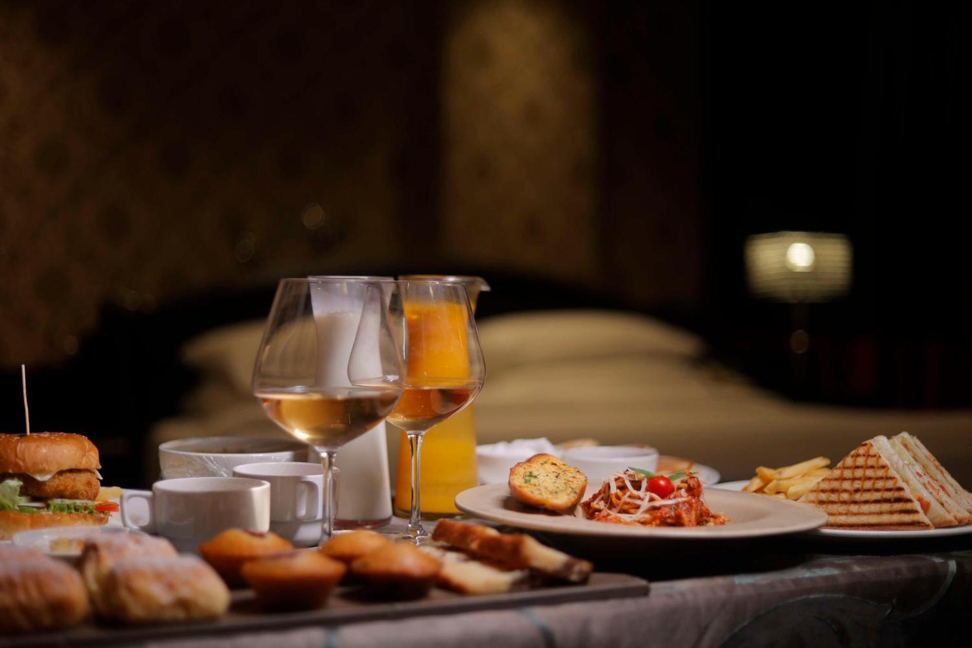 Radisson Blu Hotel New Delhi Paschim Vihar Экстерьер фото