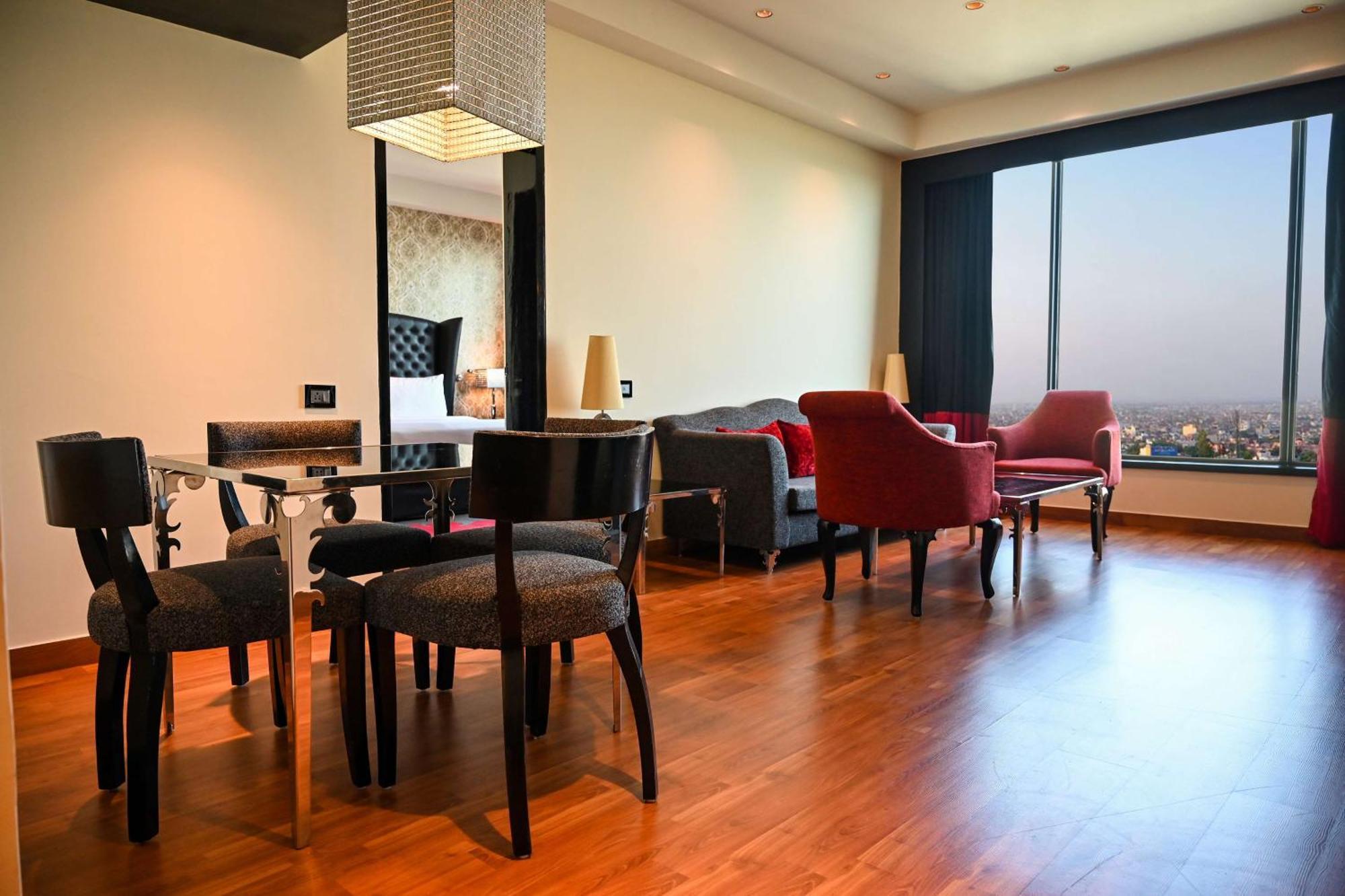 Radisson Blu Hotel New Delhi Paschim Vihar Экстерьер фото