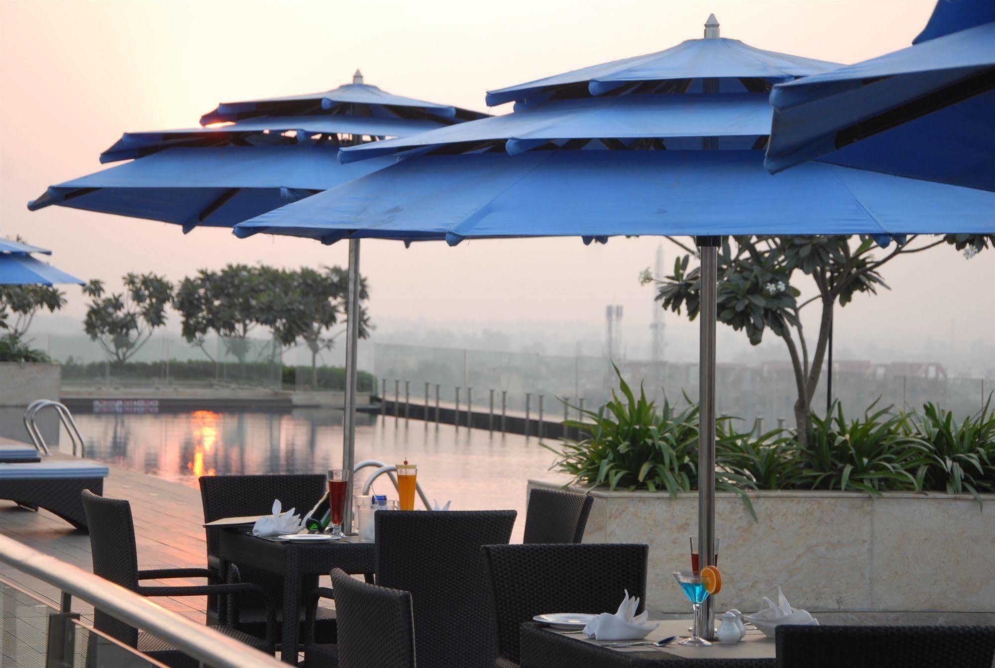 Radisson Blu Hotel New Delhi Paschim Vihar Экстерьер фото The Park, New Delhi